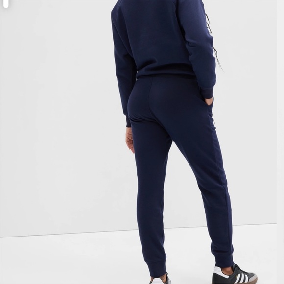 NWT GAP Fleece Joggers COLOR NAVY UNIFORM SIZE LARGE - Picture 2 of 3